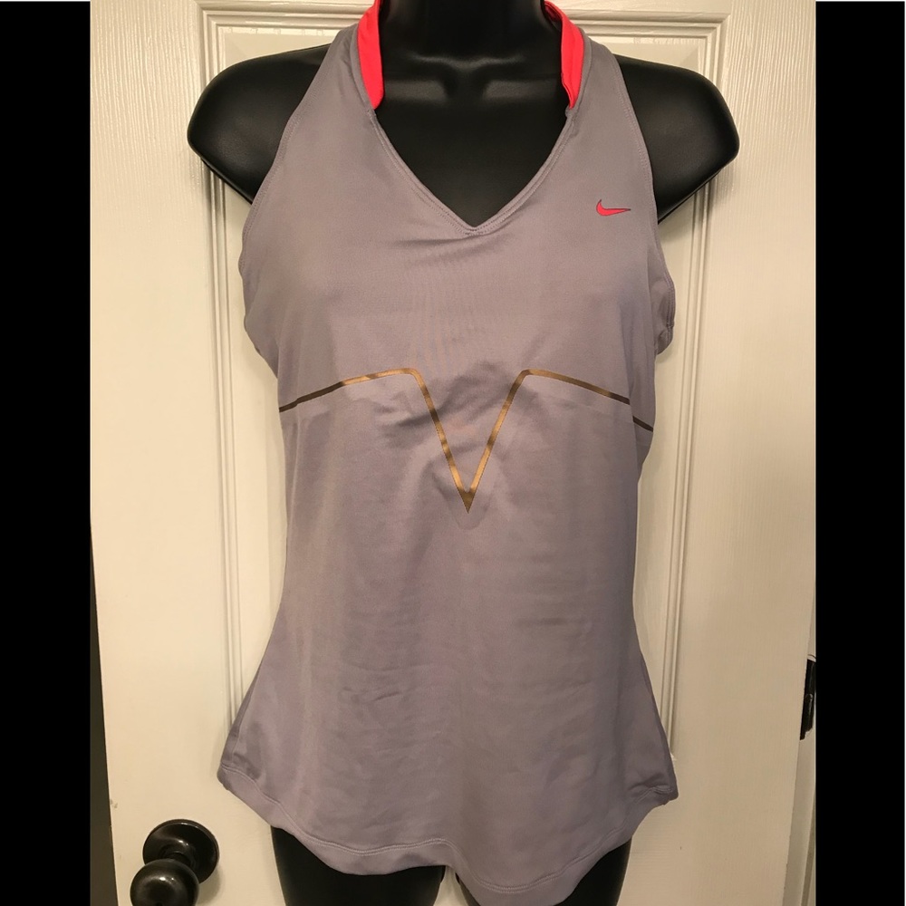 Nike fitted work out top